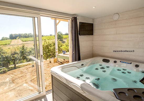 jacuzzi maison bois lumineuse